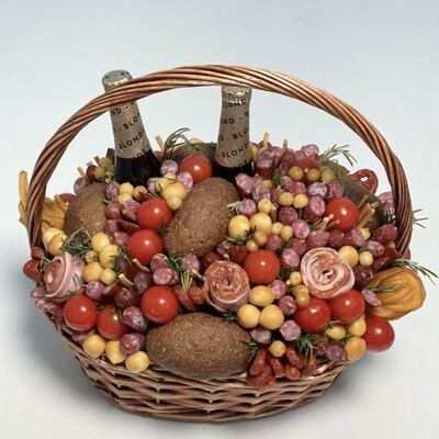 Большая корзина с закусками № 52