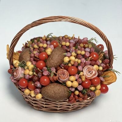 Большая корзина с закусками № 54